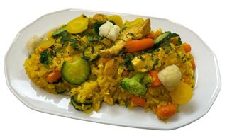 Kurczak w kawałkach z ryżem i warzywami