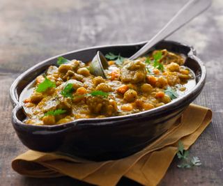 Agnello verdure misto curry