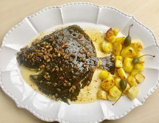 Lomo de rodaballo a la mantequilla negra