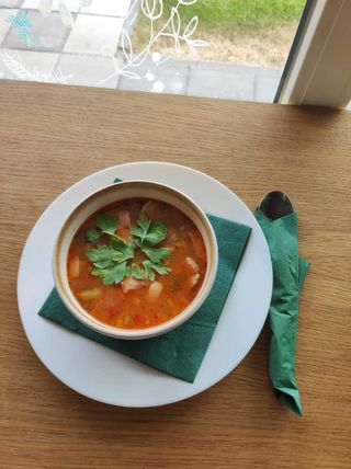 Ciorbă de fasole boabe și afumătură