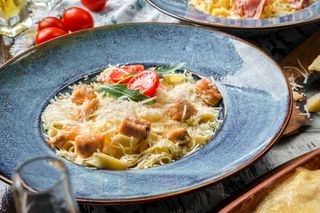 Pasta cu somon în sos de frișcă