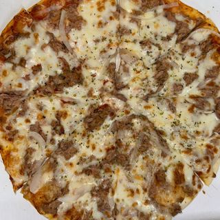 8. Pizza Tonno (32 Cm.)