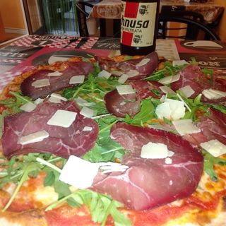 Bresaola, rucola e pomodorini