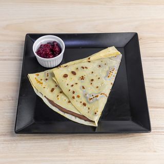 Palačinka sa nutelom i višnjom