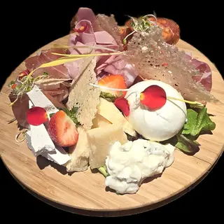 Tabla de embutidos Tagliere di salami e formaggi