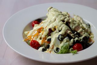 Ensalada De Pollo Mediterránea