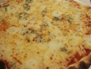 Pizza De Cuatro Quesos