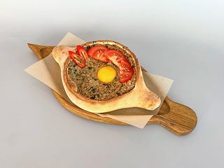 Хачапурі по-аджарськи з м'ясом (450 г)