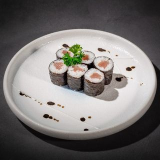 151. Hosomaki maguro