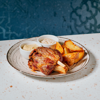 Ciolan de Porc cu cartofi wedges