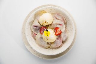 Вареники з вишнею та ванільним морозивом (250/80г)