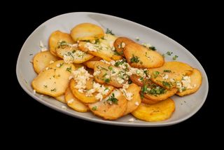Пресни пържени картофки с чесън и копър (350гр)