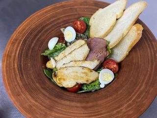 Салат з куркою-гриль та анчоусною заправкою (225g)