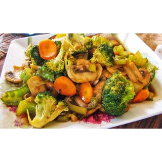 Mixed Vegetables In Oyster Sauce With Broccoli