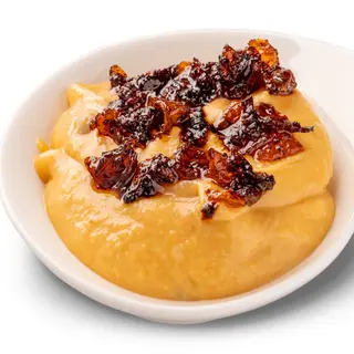 Fasole bătută cu ceapă caramelizată