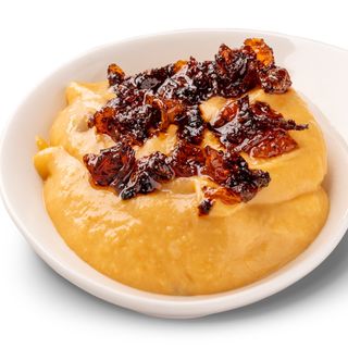 Fasole bătută cu ceapă caramelizată