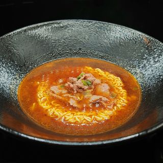 Ramen in brodo con vitello