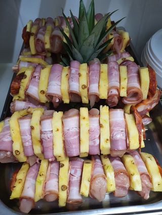 1 UN de ESPETADAS DE FRANGO