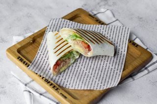 Ролл с овощами и тунцом (210 гр.)