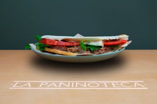 36  Tonno sott'olio, mozzarella, insalata, pomodoro e maionese