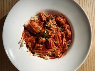 Удон з соєвою спаржею під томатним соусом (400g)