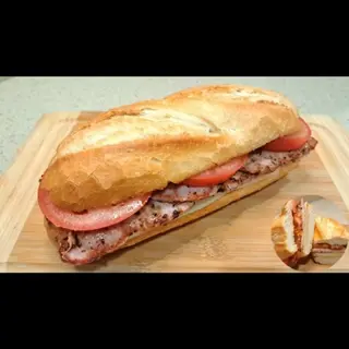 Bocadillo lomo y tomate
