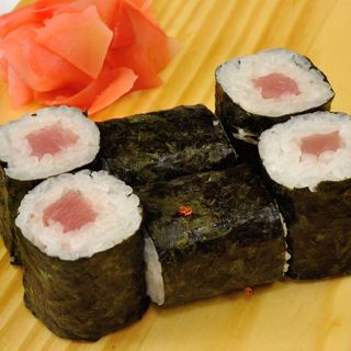 Макі рол з лососем(100г)