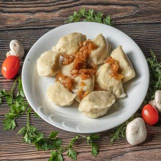 Pierogi z kapustą i pieczarkami Cała Porcja