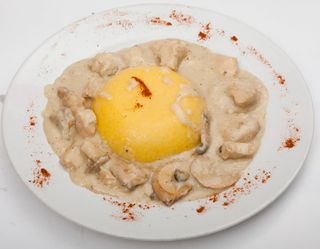 Ciulama de pui cu ciuperci si mamaliga