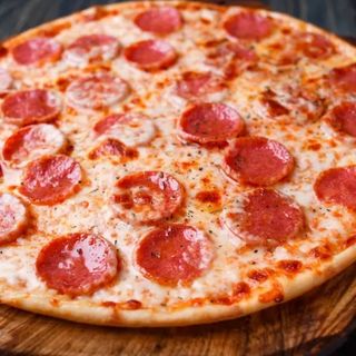 Pizza Peperoni (33cm)