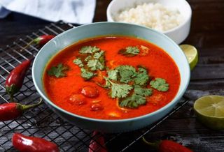 Том ям с морепродуктами