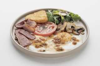 Глазунья с беконом