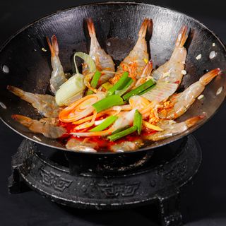 Scodella di fuoco con gamberoni e aglio