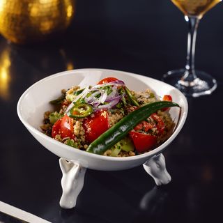 კიტრი პომიდვრის სალათი ნიგვზით