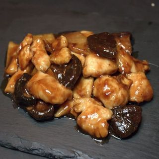 62. Pollo con bambú y setas china