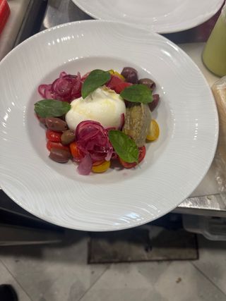 Бурата с разнозветни домати