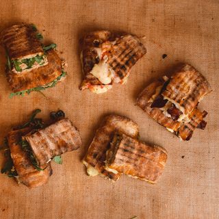 SÁNDWICH + FRIES + BEBIDA