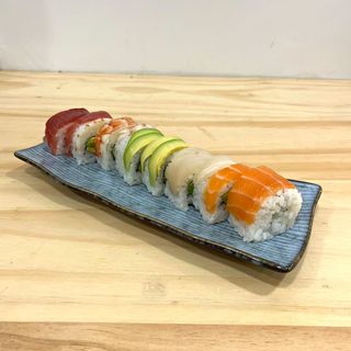 Uramaki Rainbow (8pc)