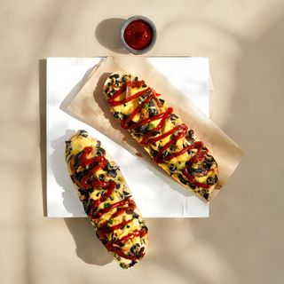 Zapiekanka z mięsem i prażoną cebulką