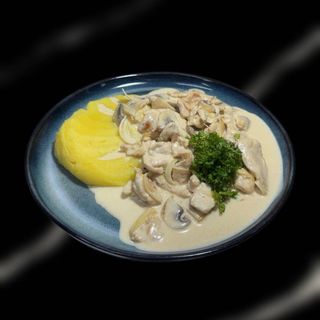 Курица с грибами и пюре