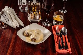 Papanasi fierti cu branza si sos de vanilie