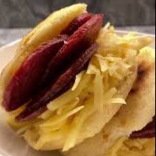 Arepa de salami