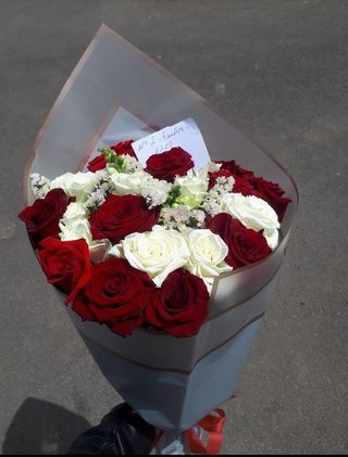 باقة ورد لاغلى واعز شخص عندك