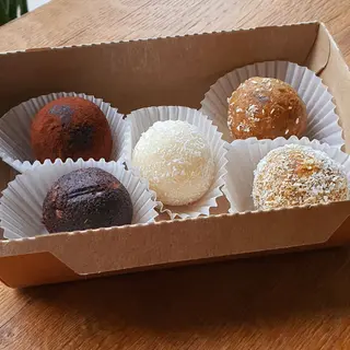 Mix de bombonele raw vegane
