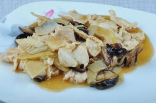 Pollo con funghi e bambù