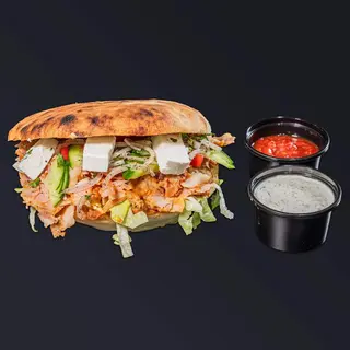 Burger z serem tureckim mixem kurczaka i wieprzowiny
