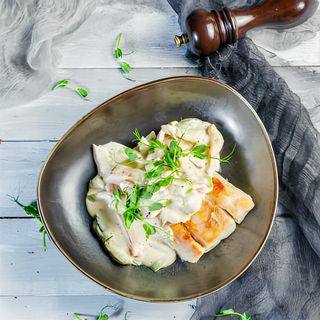 Fileu de salau in sos alb cu legume