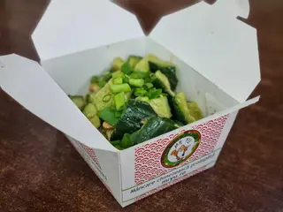 Salată castraveți