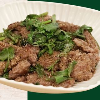 孜然牛肉Ternera salteada con comino 
