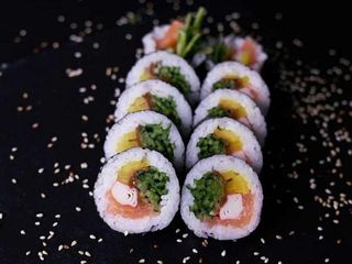 Futomaki  Łosoś i surimi